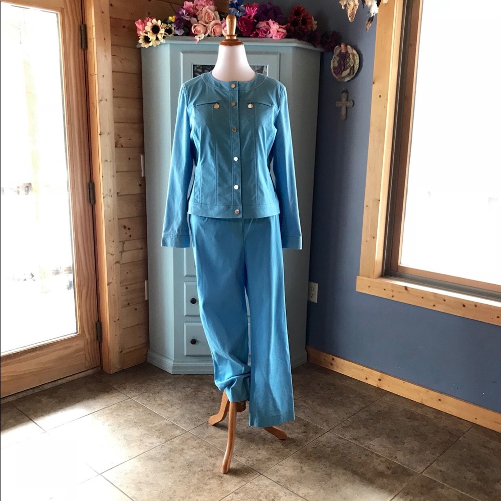 DONCASTER Two Piece Set. Brand NEW. In excellent 5 star condition.